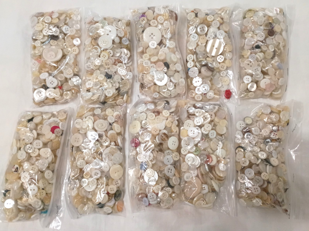 VTG Modern Plastic White Others Buttons Asst Sizes 2lb 13 oz Lot